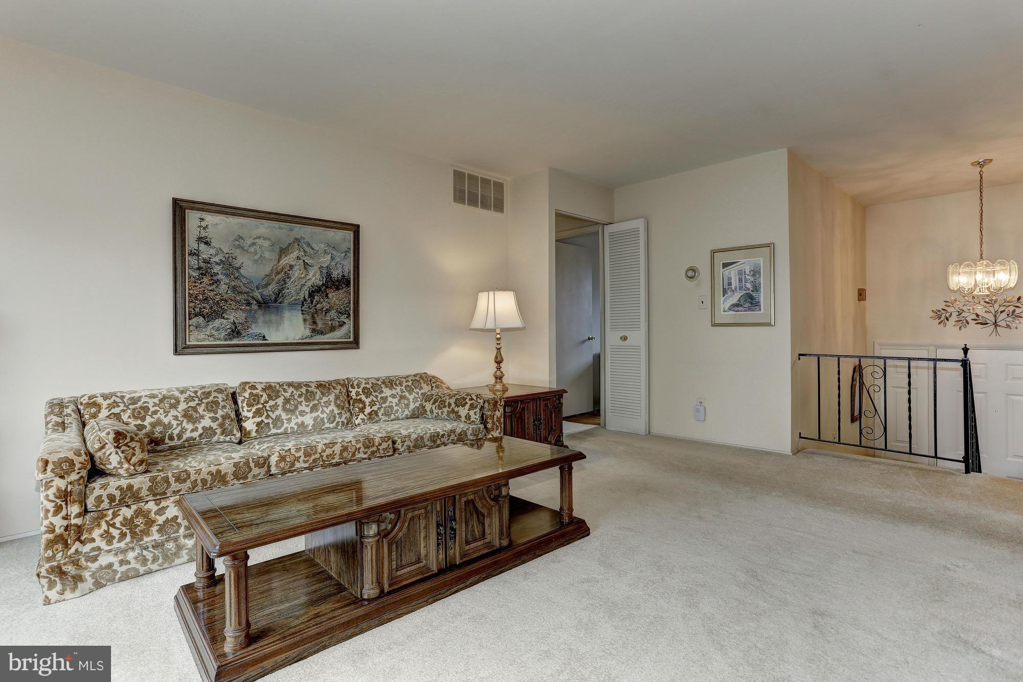 1514 Customs Road Rosedale, MD 21237 - Photo 3 of 20 Living Room
