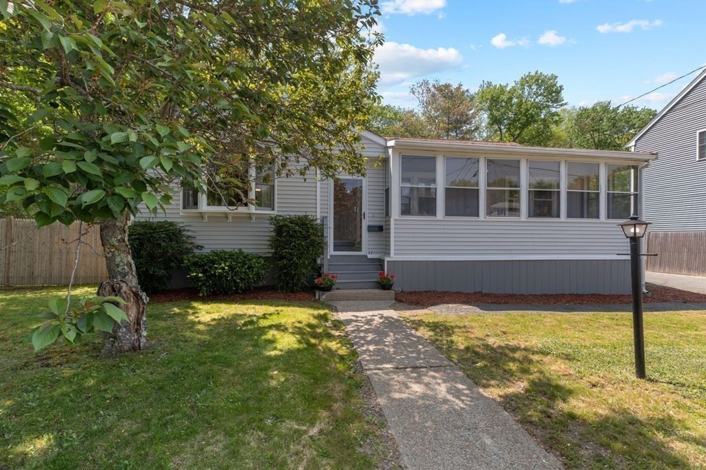 11 Dianthus Road Holbrook, MA 02343 - Photo 3 of 36 Gallery Image 3
