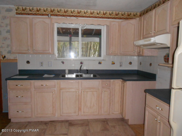 144 Traverse Road Dingmans Ferry, PA 18328 - Photo 4 of 9 Kitchen