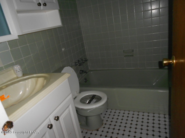144 Traverse Road Dingmans Ferry, PA 18328 - Photo 5 of 9 Tile Bath