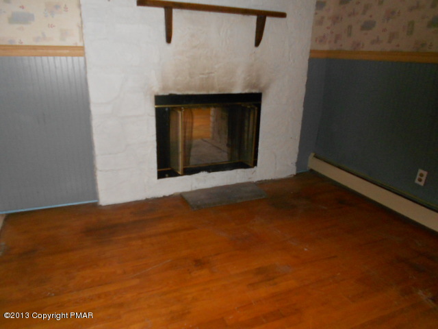 144 Traverse Road Dingmans Ferry, PA 18328 - Photo 8 of 9 Dining Area