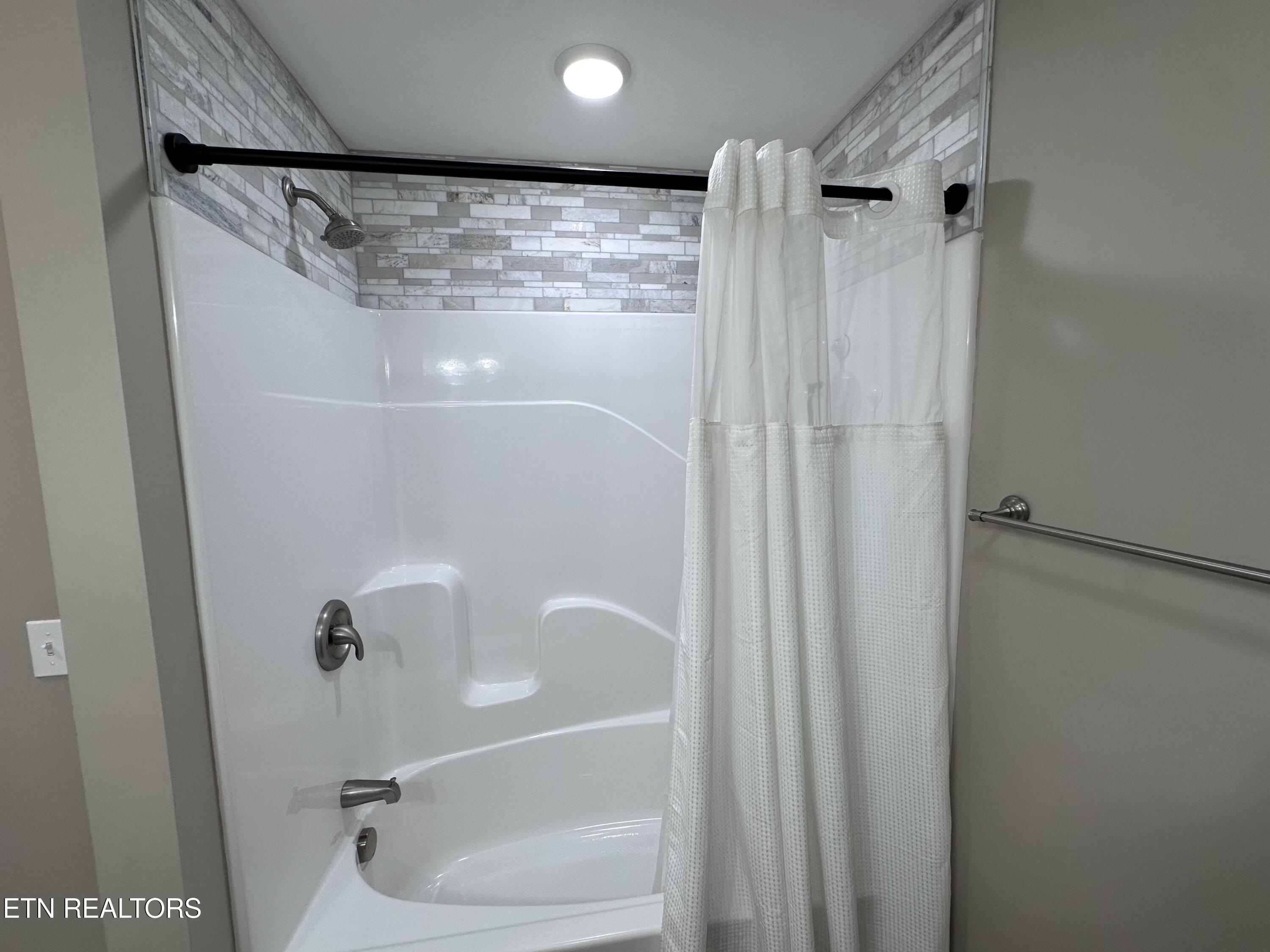 427 Cromwe Street Harrogate, TN 37752 - Photo 26 of 37 FD0772F9-6AC0-430D-9E9D-318E20B10030