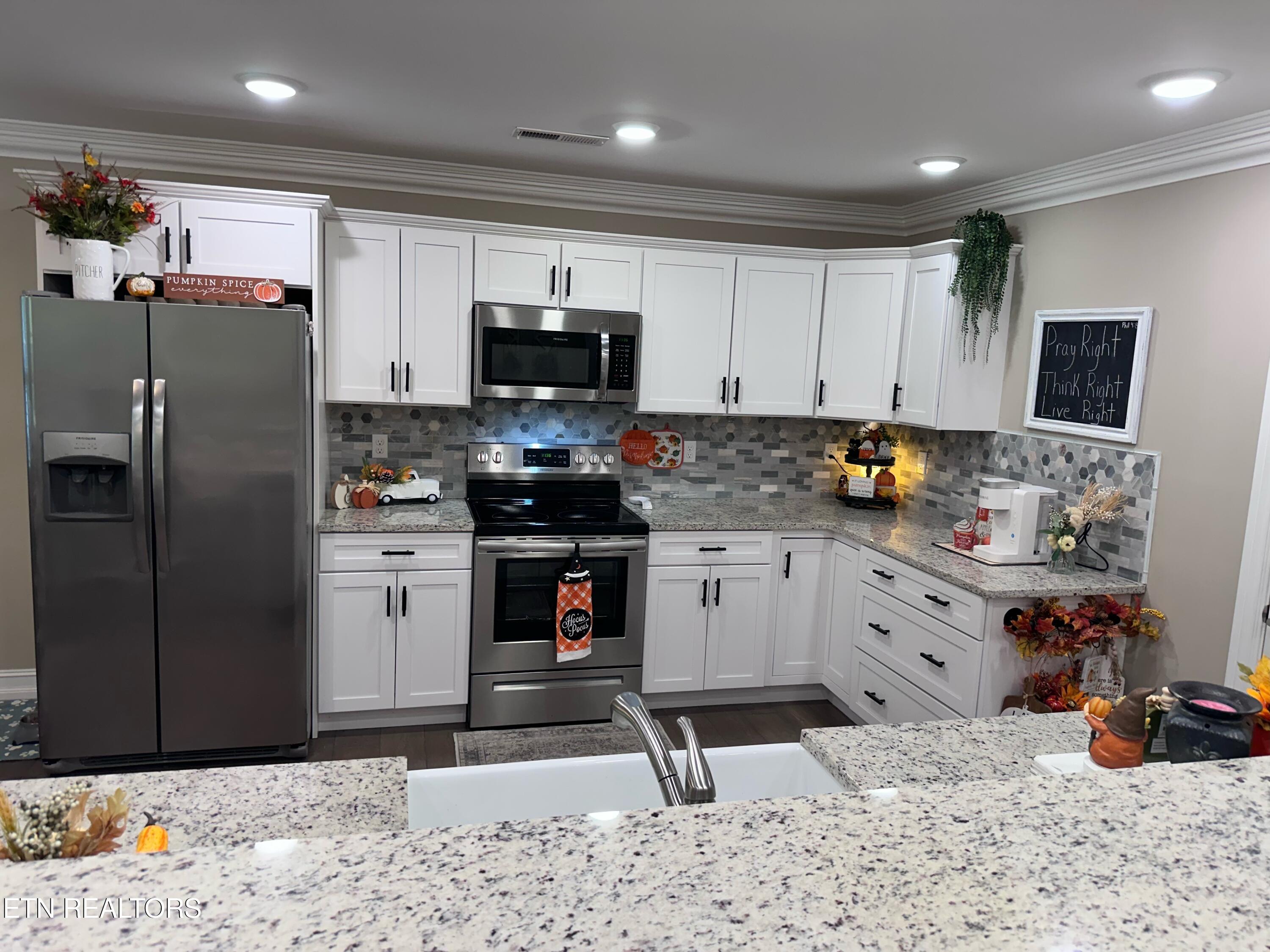 427 Cromwe Street Harrogate, TN 37752 - Photo 9 of 37 AC0B1D9A-4500-4737-AD48-230205FB6B6F