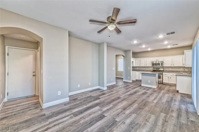 $2,095 | 7480 Decoro Street, Las Vegas, NV 89139