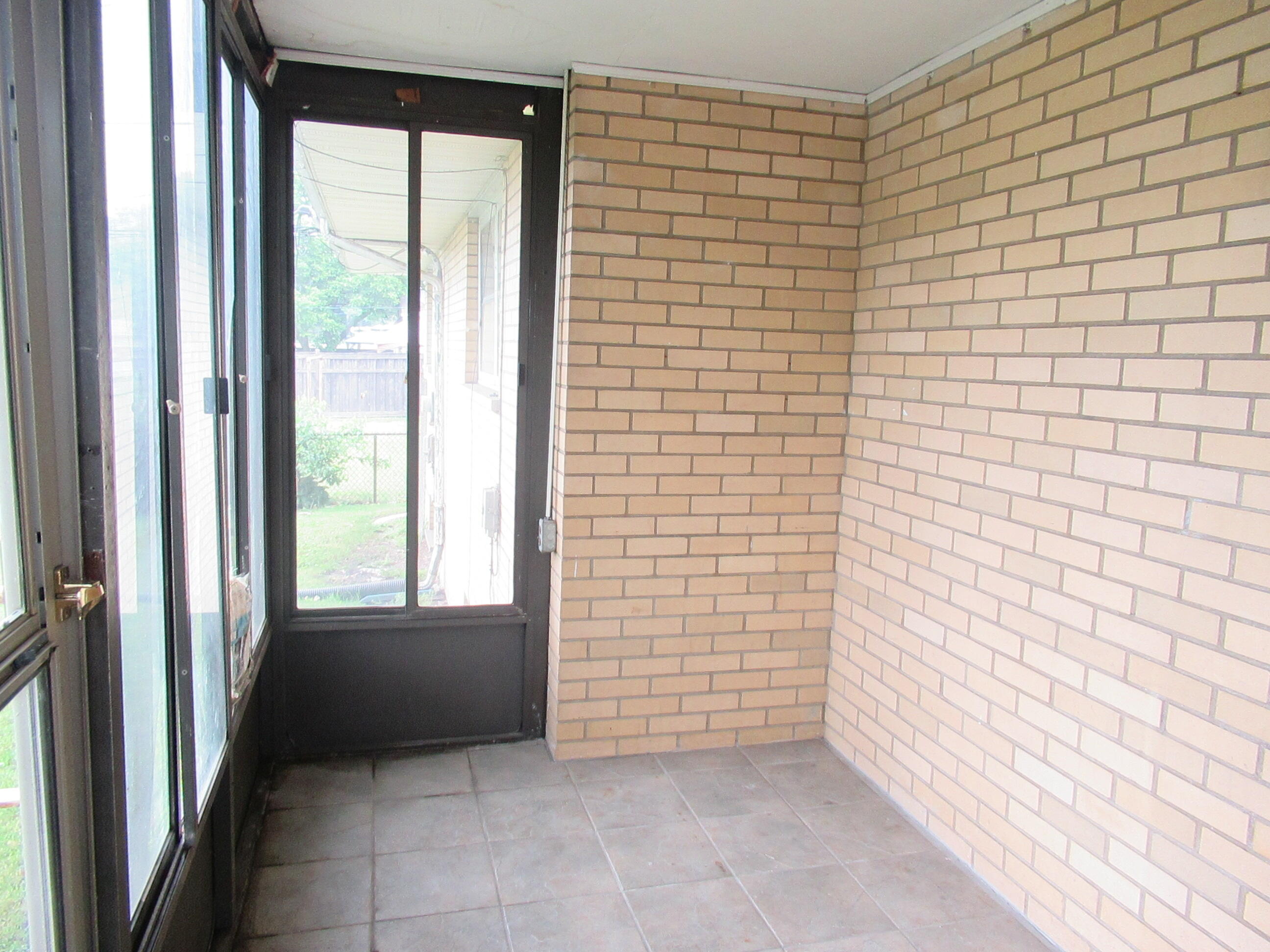 7230 Beech Avenue Hammond, IN 46324 - Photo 13 of 13 a view of an empty room with a window