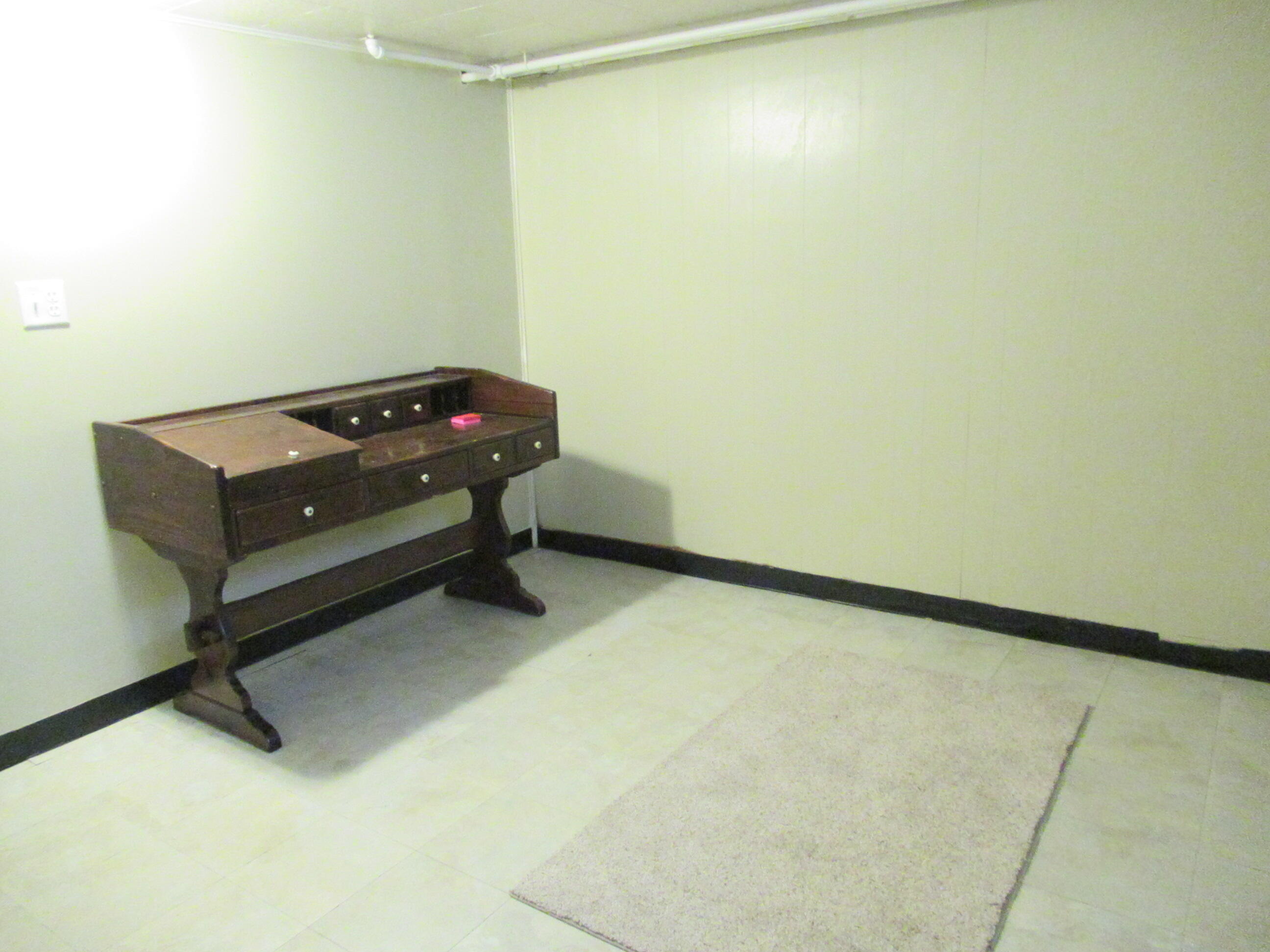 7230 Beech Avenue Hammond, IN 46324 - Photo 10 of 13 a small room with a bench