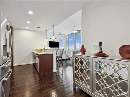 $429,000 | 5925 Almeda Road, Unit 11901, Houston, TX 77004