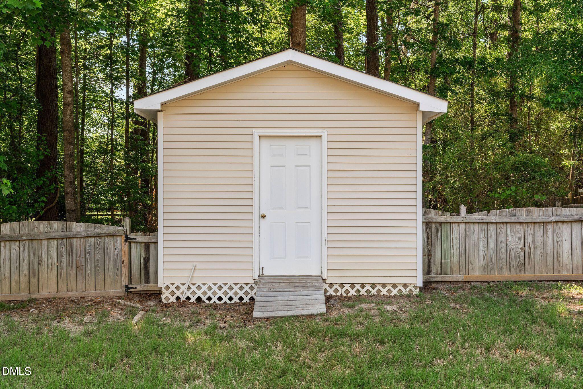 2733 Glastonbury Road Apex, NC 27539 - Photo 29 of 35 14_DSC05229
