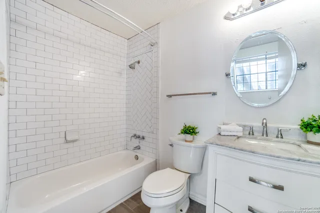 $179,900 | 11815 Vance Jackson Road, Unit E501, San Antonio, TX 78230