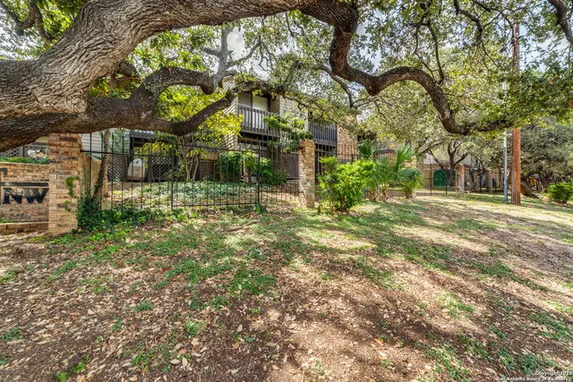 $179,900 | 11815 Vance Jackson Road, Unit E501, San Antonio, TX 78230