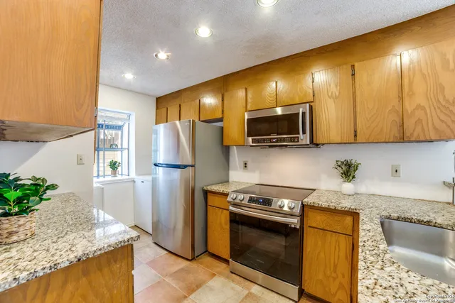 $179,900 | 11815 Vance Jackson Road, Unit E501, San Antonio, TX 78230