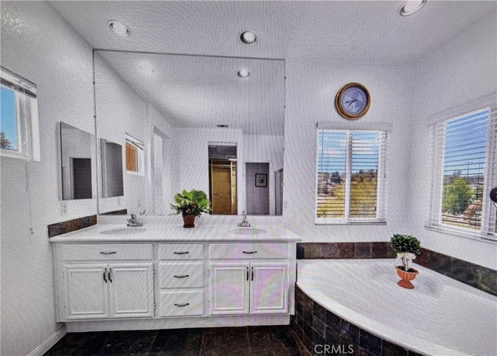 29 Villa Roma Lake Elsinore, CA 92532 - Photo 5 of 13