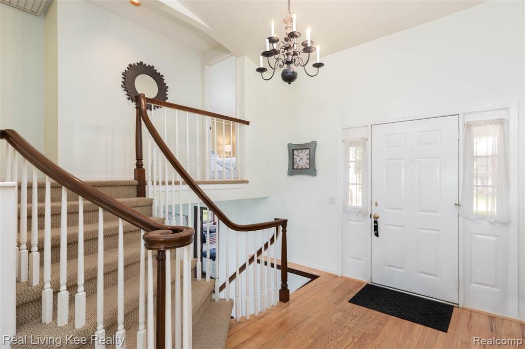 440 Lake Forest Road Rochester Hills, MI 48309 - Photo 4 of 32