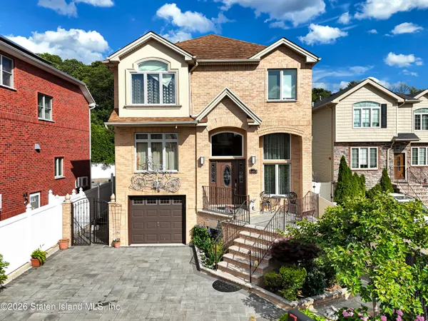 $1,688,000 | 25 Bogota Street | New Springville