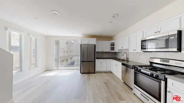 $3,937 | 953 North Mariposa Avenue, Unit 2, Los Angeles, CA 90029