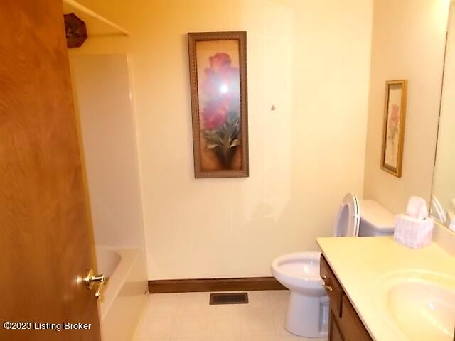 4265 Bloomfield Road Bardstown, KY 40004 - Photo 13 of 21 Hall bath