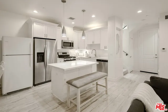 $799,000 | 16855 Balboa Boulevard, Van Nuys, CA 91406