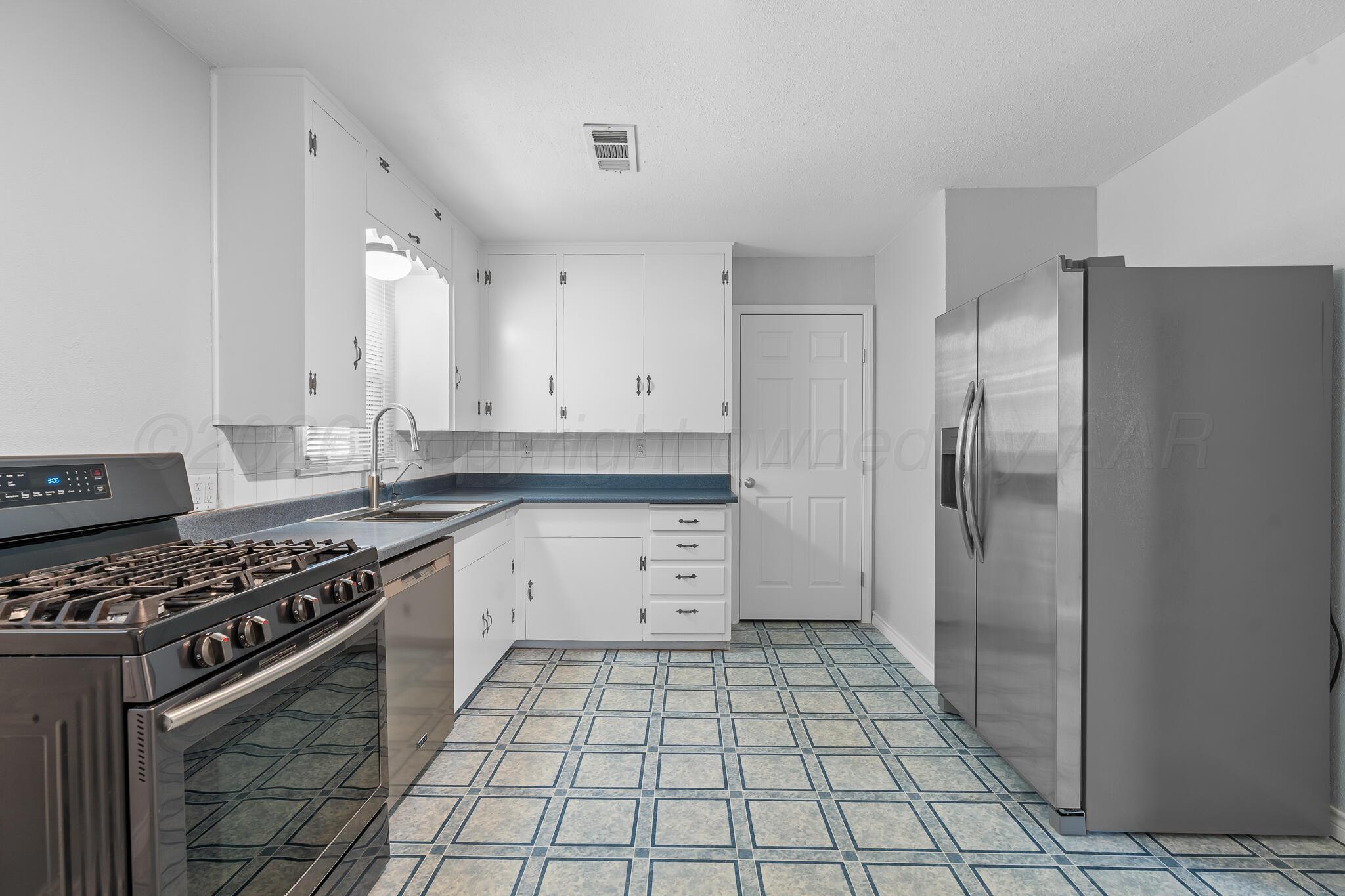 1004 South Bryan Street Amarillo, TX 79102 - Photo 8 of 16 1