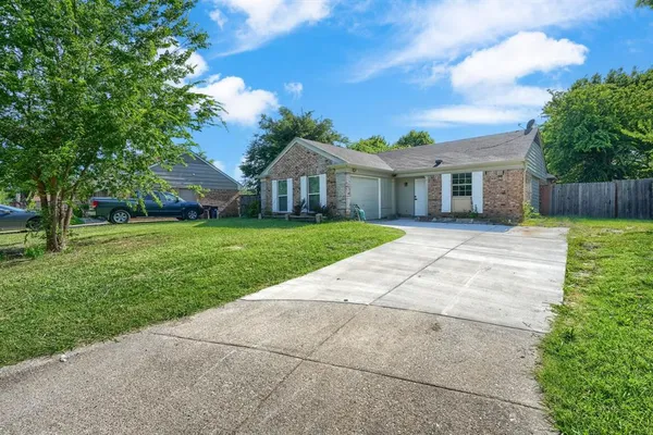 $2,380 | 7009 Moss Rose Court, Fort Worth, TX 76137