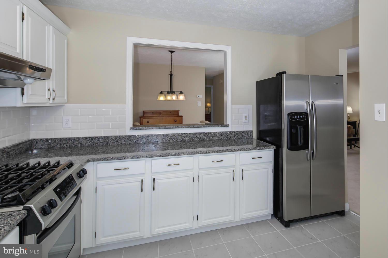 10062 Oakton Terrace Road, Unit 10062 Oakton, VA 22124 - Photo 11 of 24 Kitchen