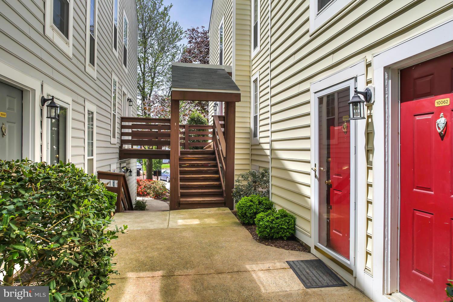10062 Oakton Terrace Road, Unit 10062 Oakton, VA 22124 - Photo 3 of 24 Exterior (Front)