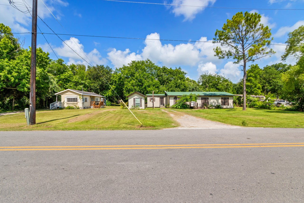 6119 Highland Road Santa Fe, TX 77517 - Photo 8 of 12
