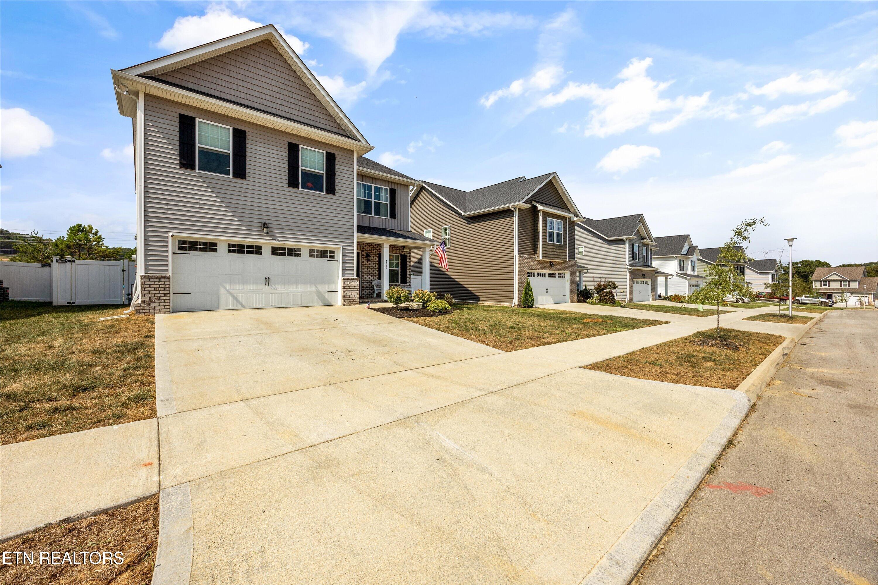 133 Songberry Street Oak Ridge, TN 37830 - Photo 34 of 37 Sidewalks
