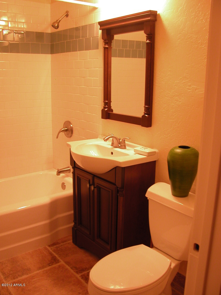 2817 East Osborn Road Phoenix, AZ 85016 - Photo 7 of 22 Main Bathroom