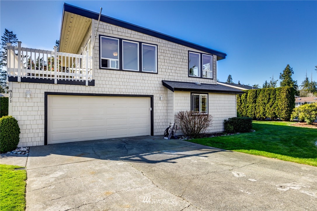 8171 Comox Road Blaine, WA 98230 - Photo 4 of 40 Gallery Image 4