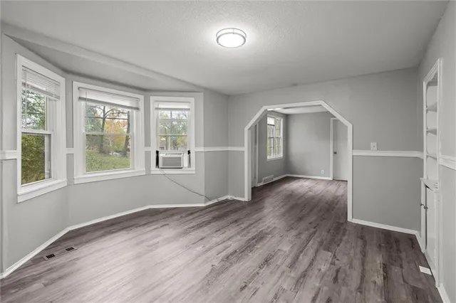 $270,000 | 5047 Woodland Avenue, Kansas City, MO 64110