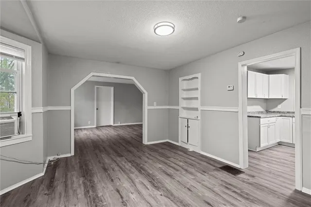 $270,000 | 5047 Woodland Avenue, Kansas City, MO 64110