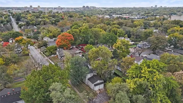 $270,000 | 5047 Woodland Avenue, Kansas City, MO 64110