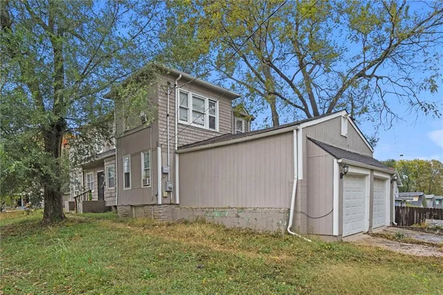 $270,000 | 5047 Woodland Avenue, Kansas City, MO 64110
