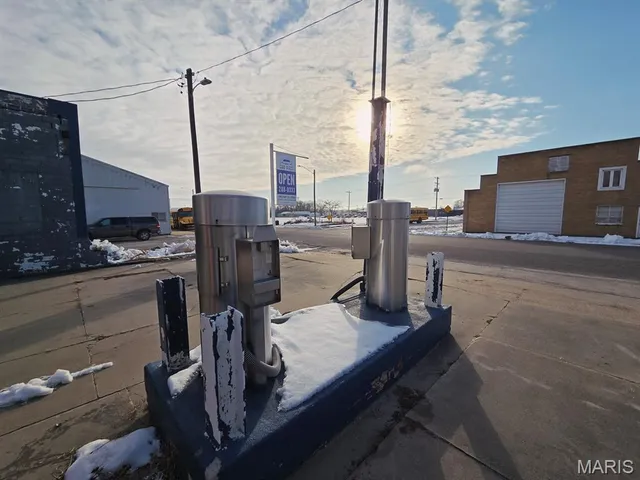 $295,000 | 304 Lewis Street, Canton, MO 63435