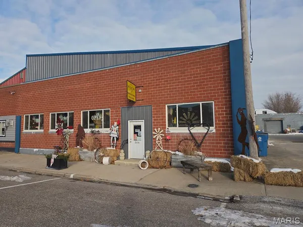 $295,000 | 304 Lewis Street, Canton, MO 63435