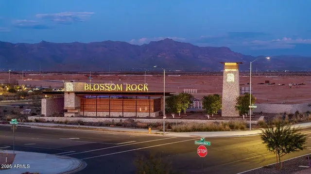 $864,311 | 1110 West J. Waltz Way, Apache Junction, AZ 85120