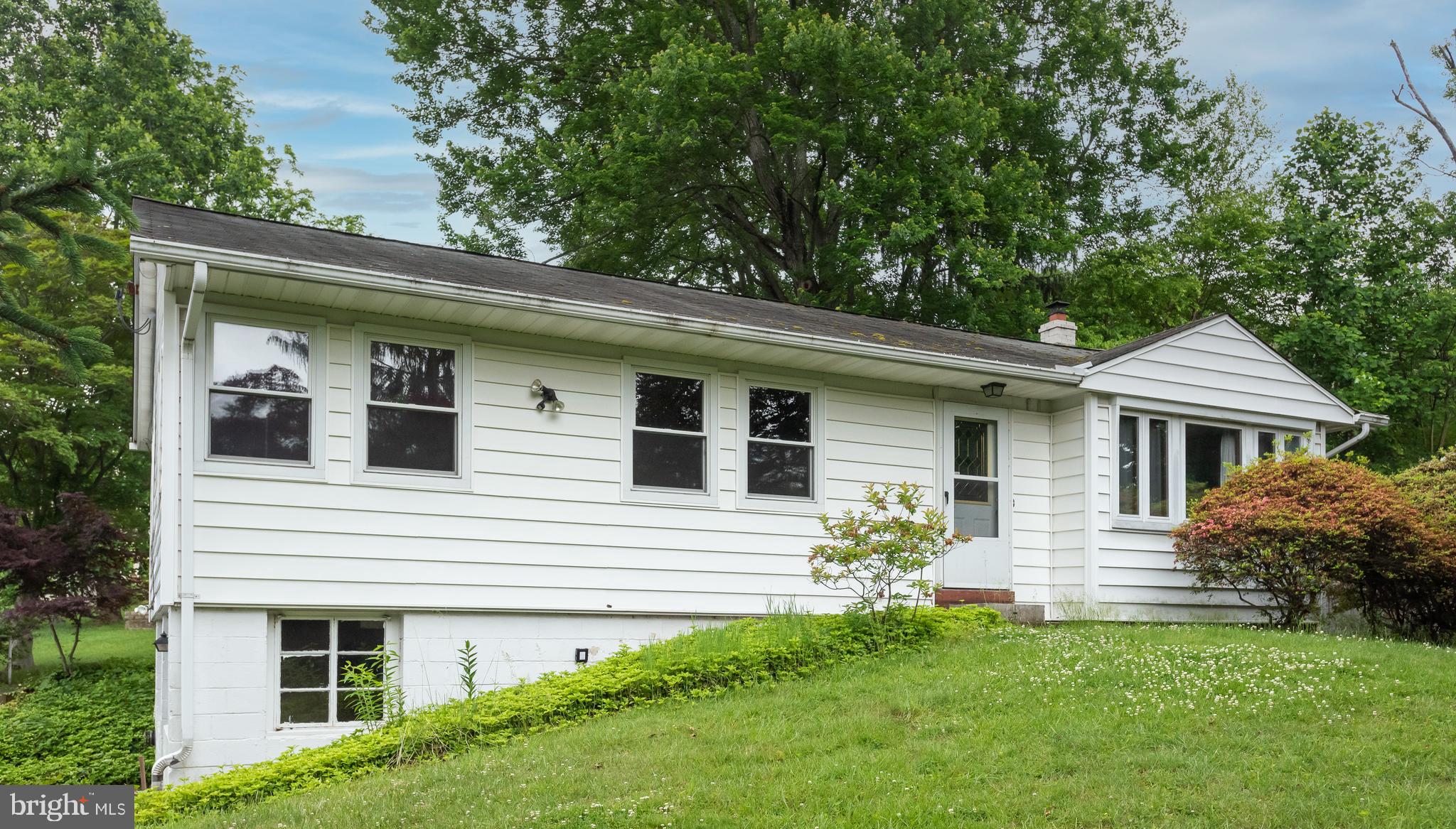 437 Meadowcroft Road Wayne, PA 19087 - Photo 2 of 28