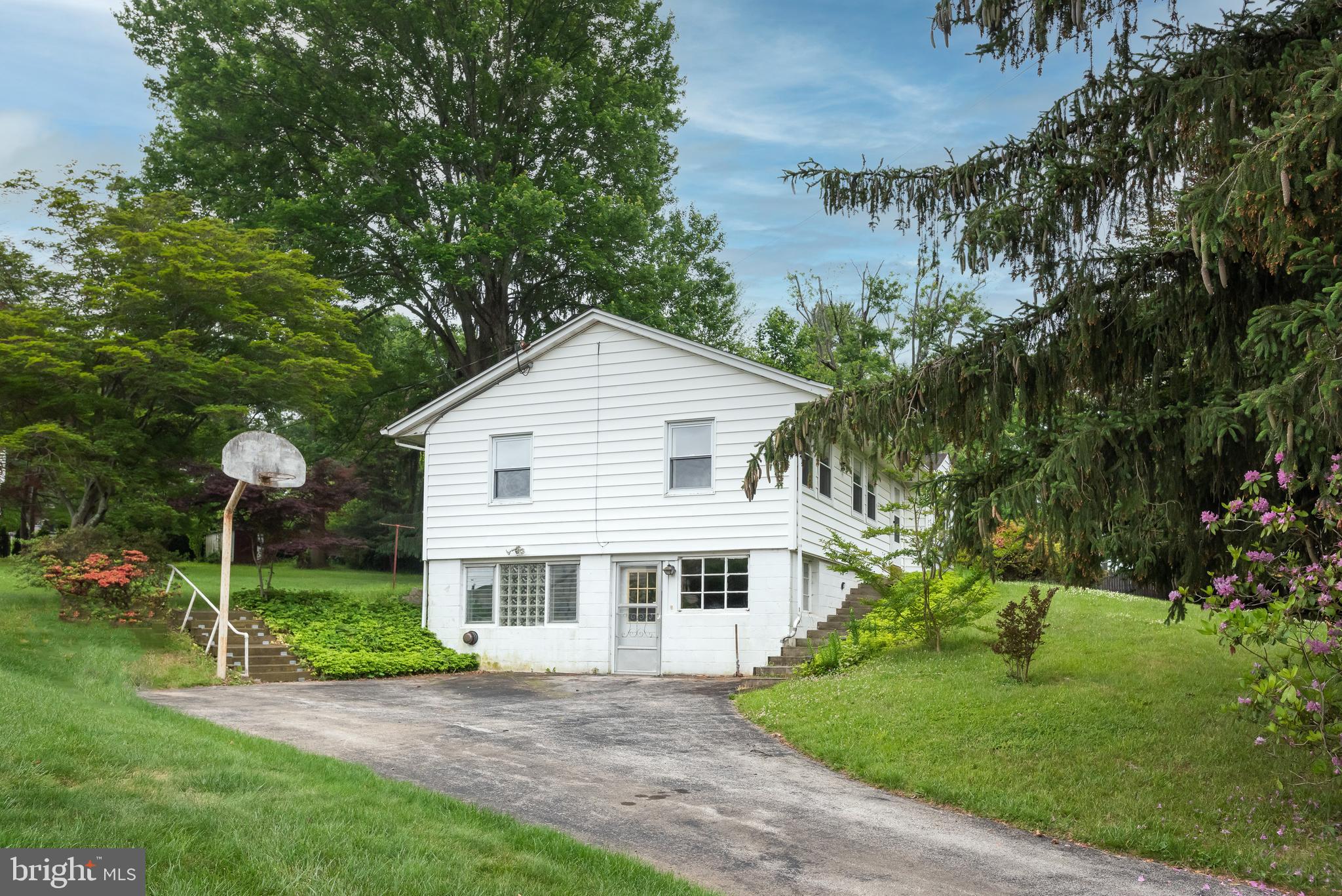 437 Meadowcroft Road Wayne, PA 19087 - Photo 3 of 28