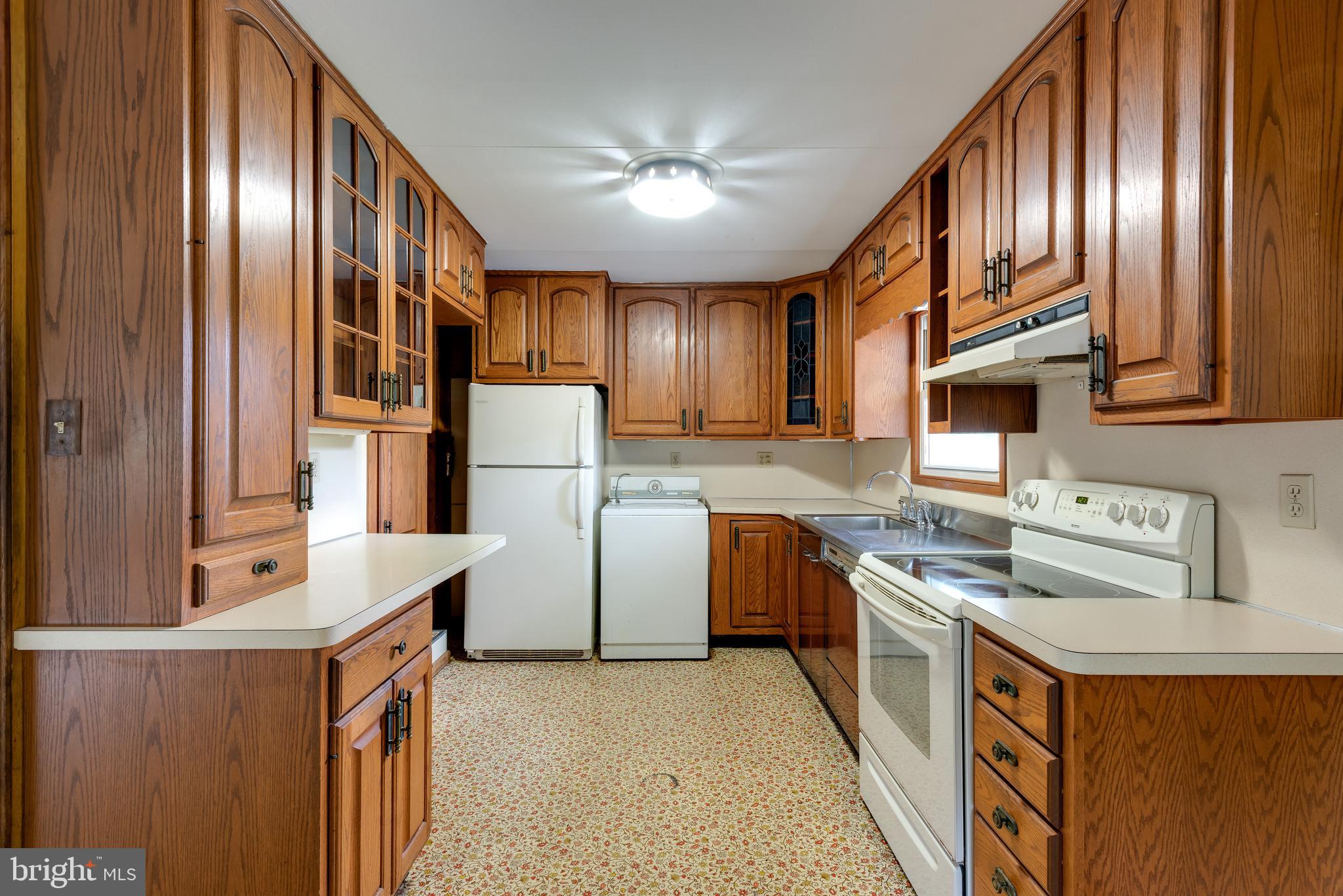 437 Meadowcroft Road Wayne, PA 19087 - Photo 5 of 28