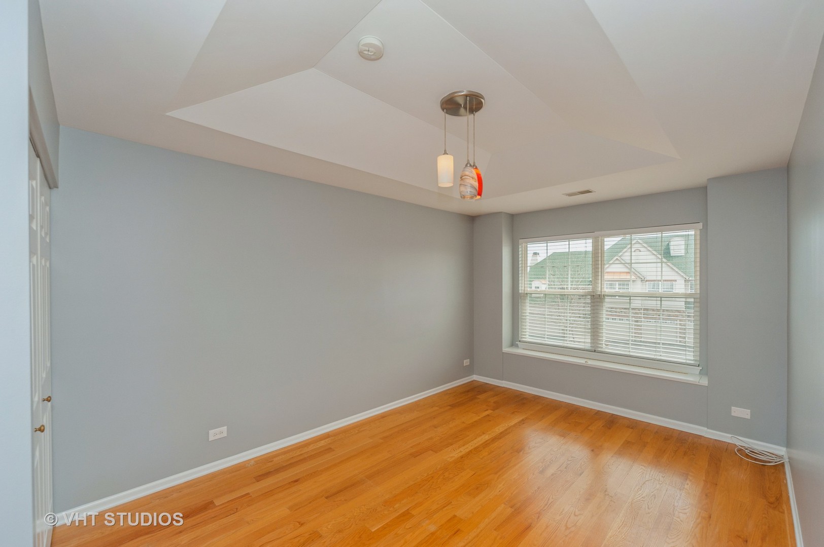 360 Bay Tree Circle Vernon Hills, IL 60061 - Photo 12 of 18 a view of an empty room with a window