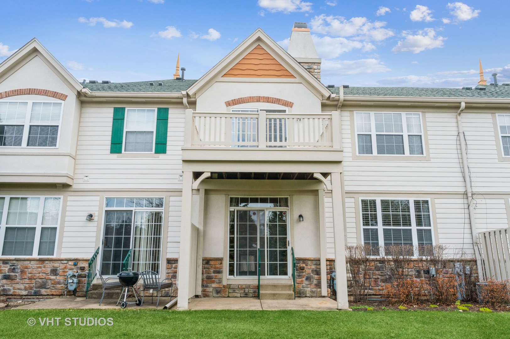 360 Bay Tree Circle Vernon Hills, IL 60061 - Photo 18 of 18 front view of a house with a yard