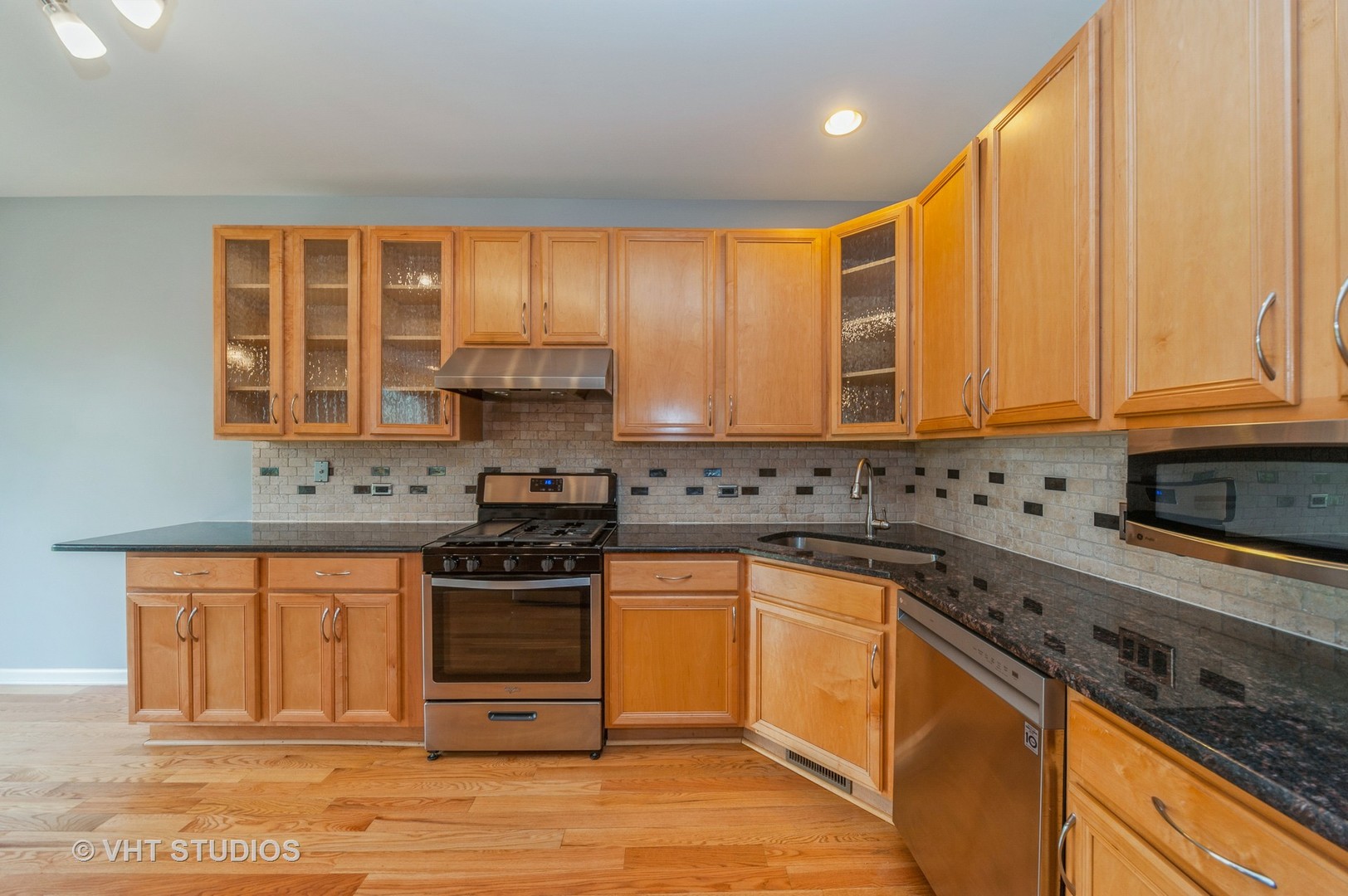 360 Bay Tree Circle Vernon Hills, IL 60061 - Photo 9 of 18 a kitchen with stainless steel appliances granite countertop a stove a sink and a microwave