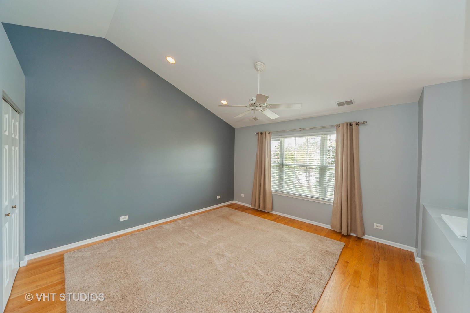 360 Bay Tree Circle Vernon Hills, IL 60061 - Photo 10 of 18 a view of an empty room with a window
