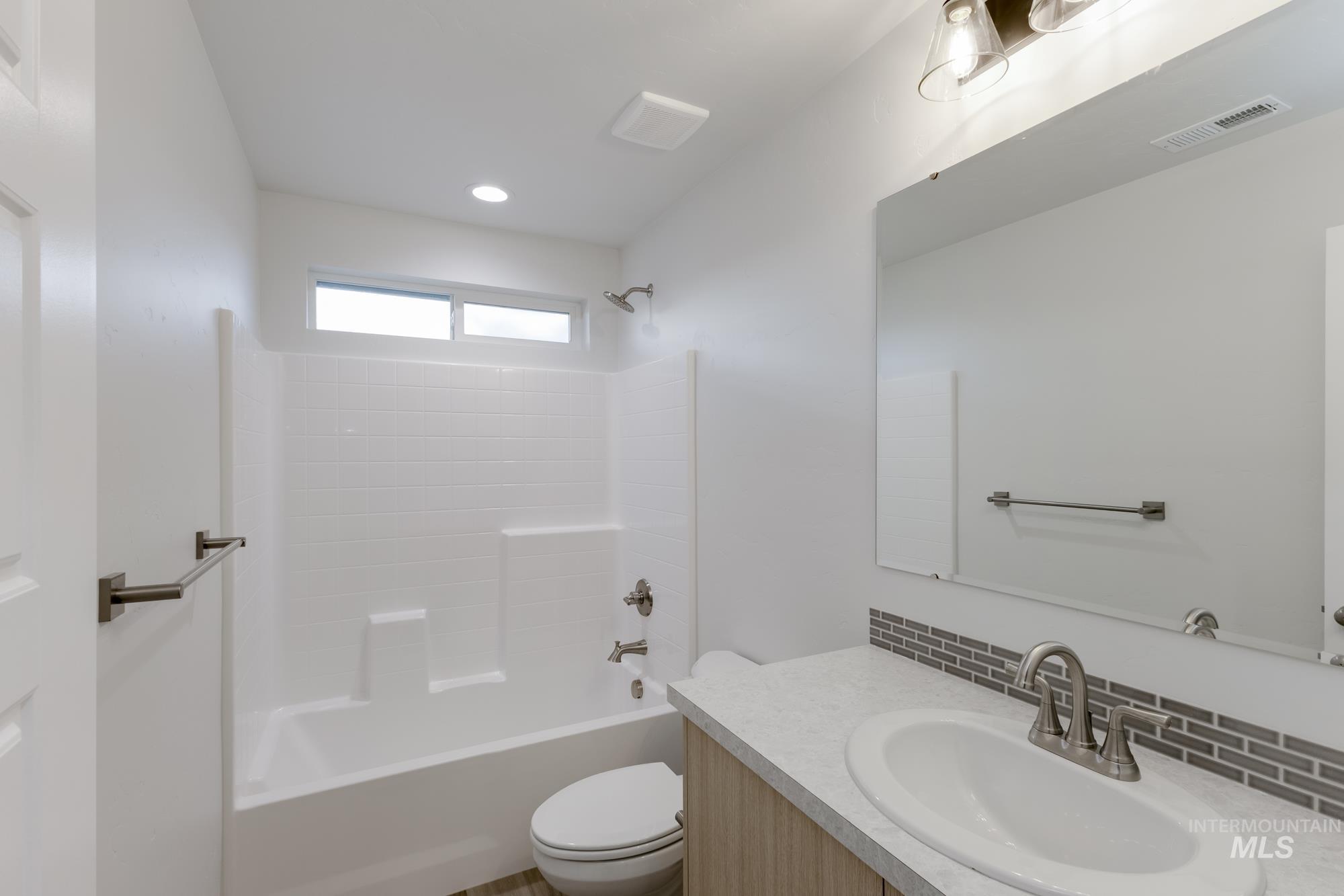 16697 Carlin Avenue Caldwell, ID 83607 - Photo 11 of 18 Bathroom with shower / tub combination and vanity
