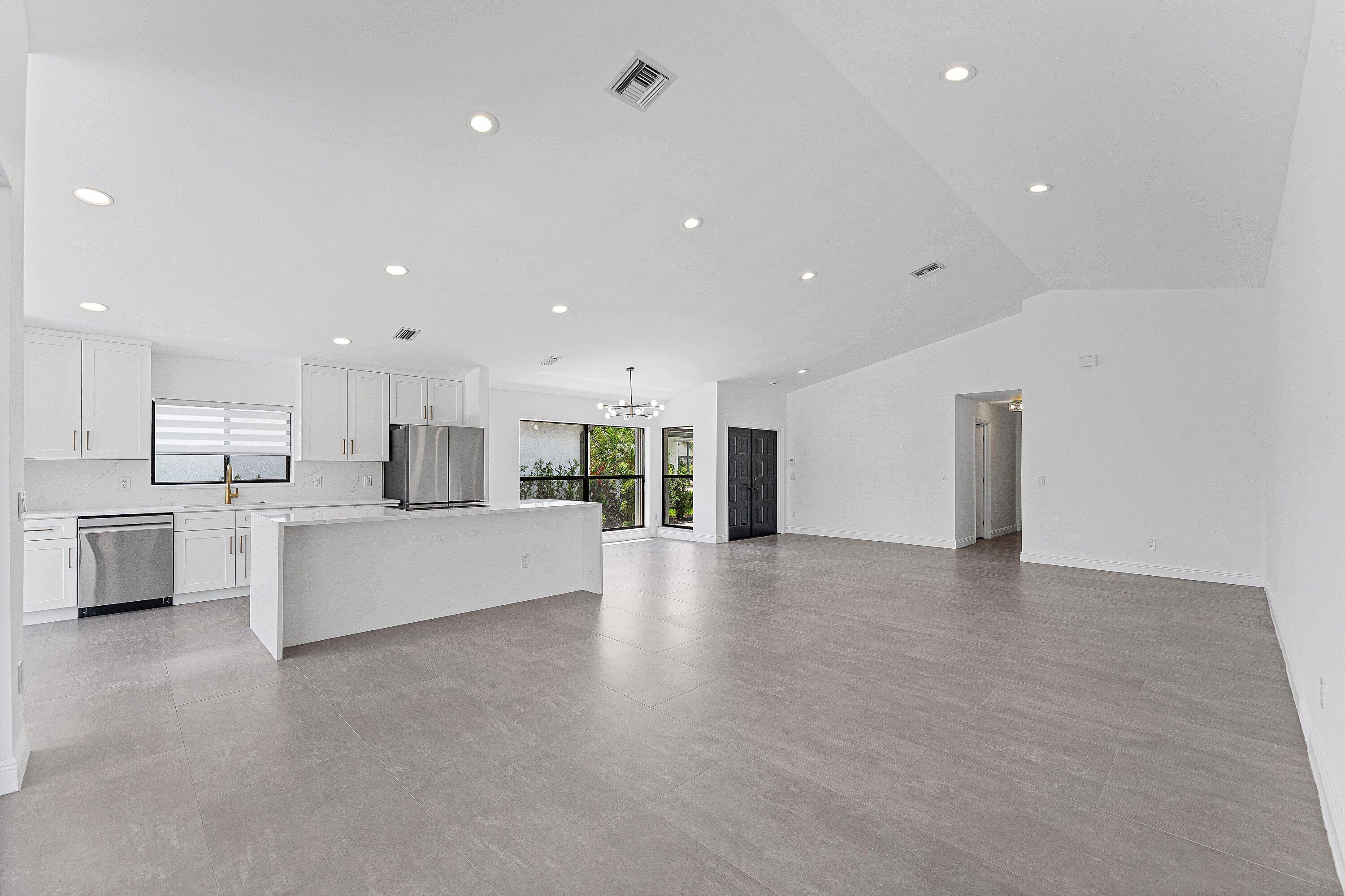 11152 Highland Circle Boca Raton, FL 33428 - Photo 3 of 44 013-11152HighlandCircle-BocaRaton-FL-334