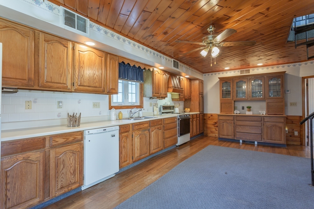 67 Bridge Street Fairhaven, MA 02719 - Photo 6 of 39