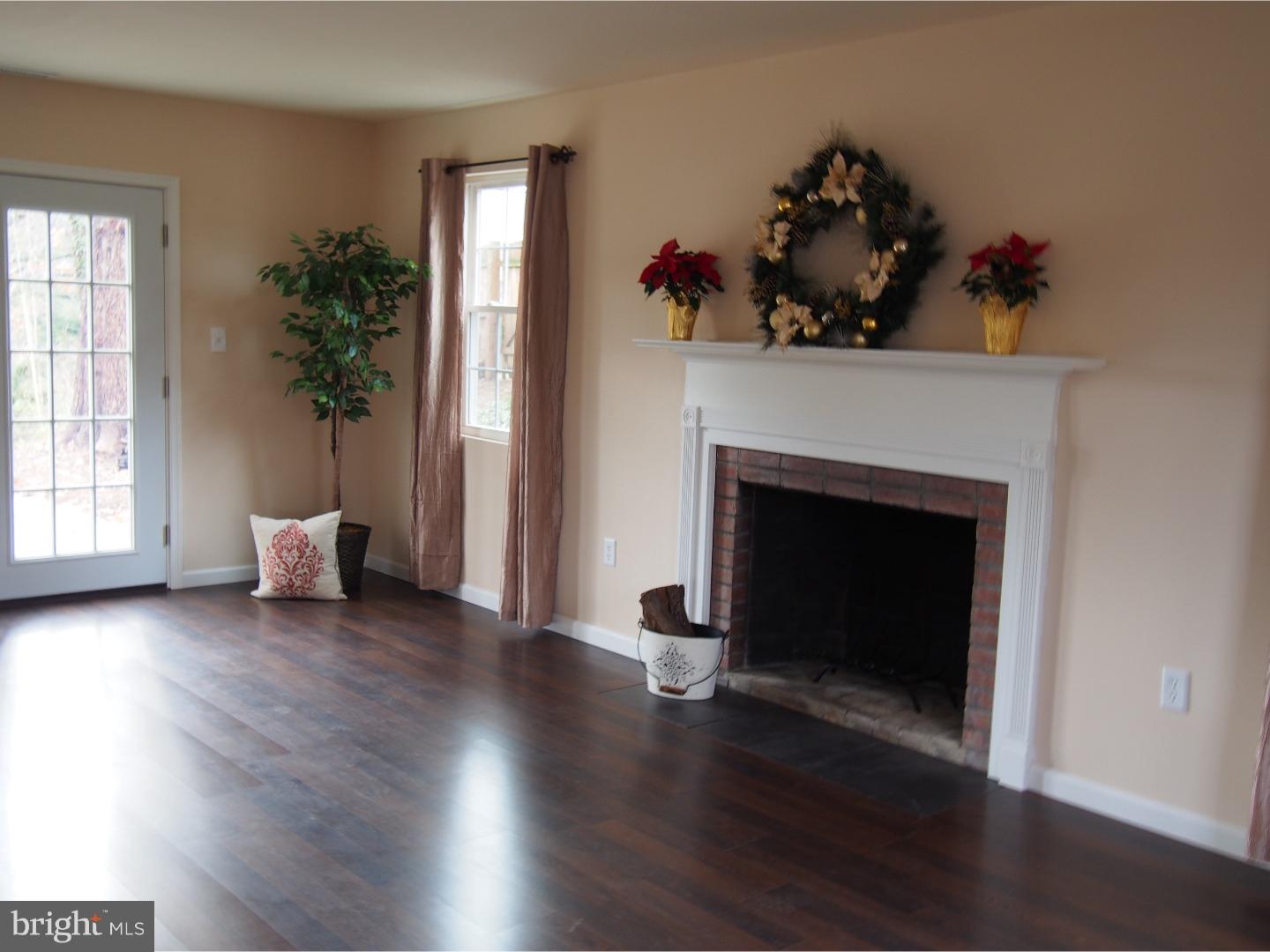 64 Turf Road Levittown, PA 19056 - Photo 4 of 24