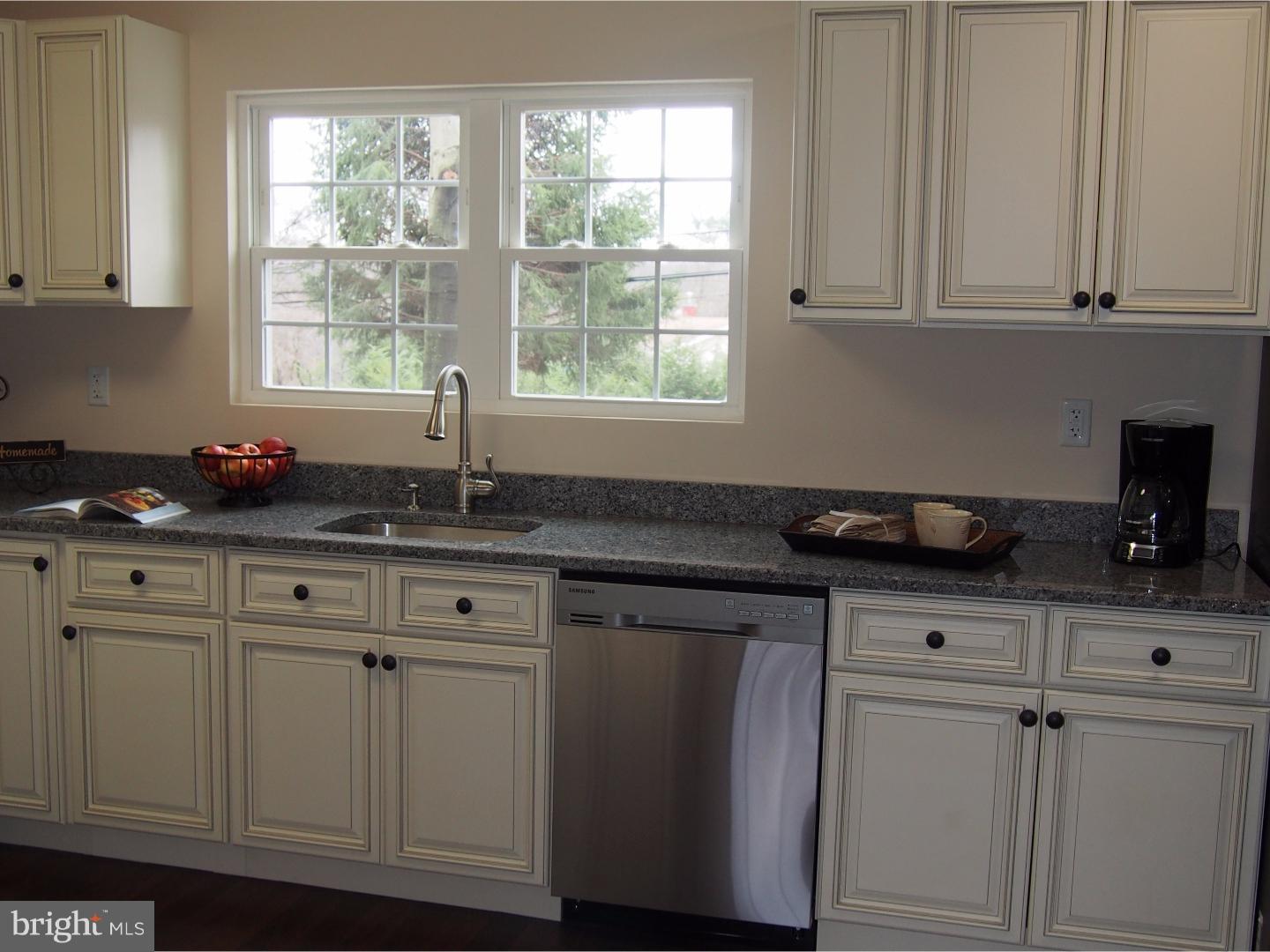 64 Turf Road Levittown, PA 19056 - Photo 8 of 24