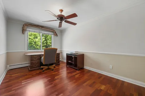 $330,000 | 205 Barry Avenue South, Unit 117, Wayzata, MN 55391