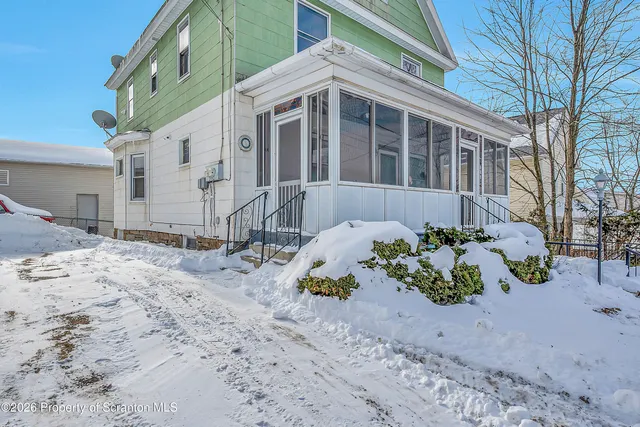 $1,100 | 208 East Warren Street, Unit 1, Dunmore, PA 18512